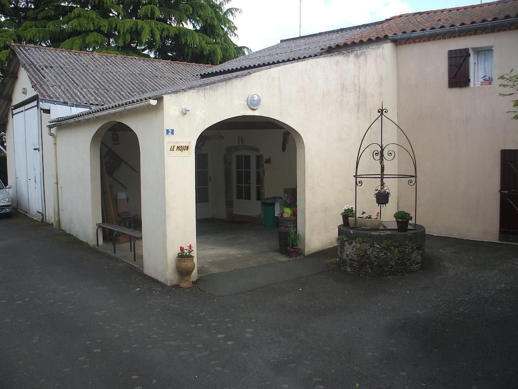 Residence L'Ogome Le Boupere Bagian luar foto